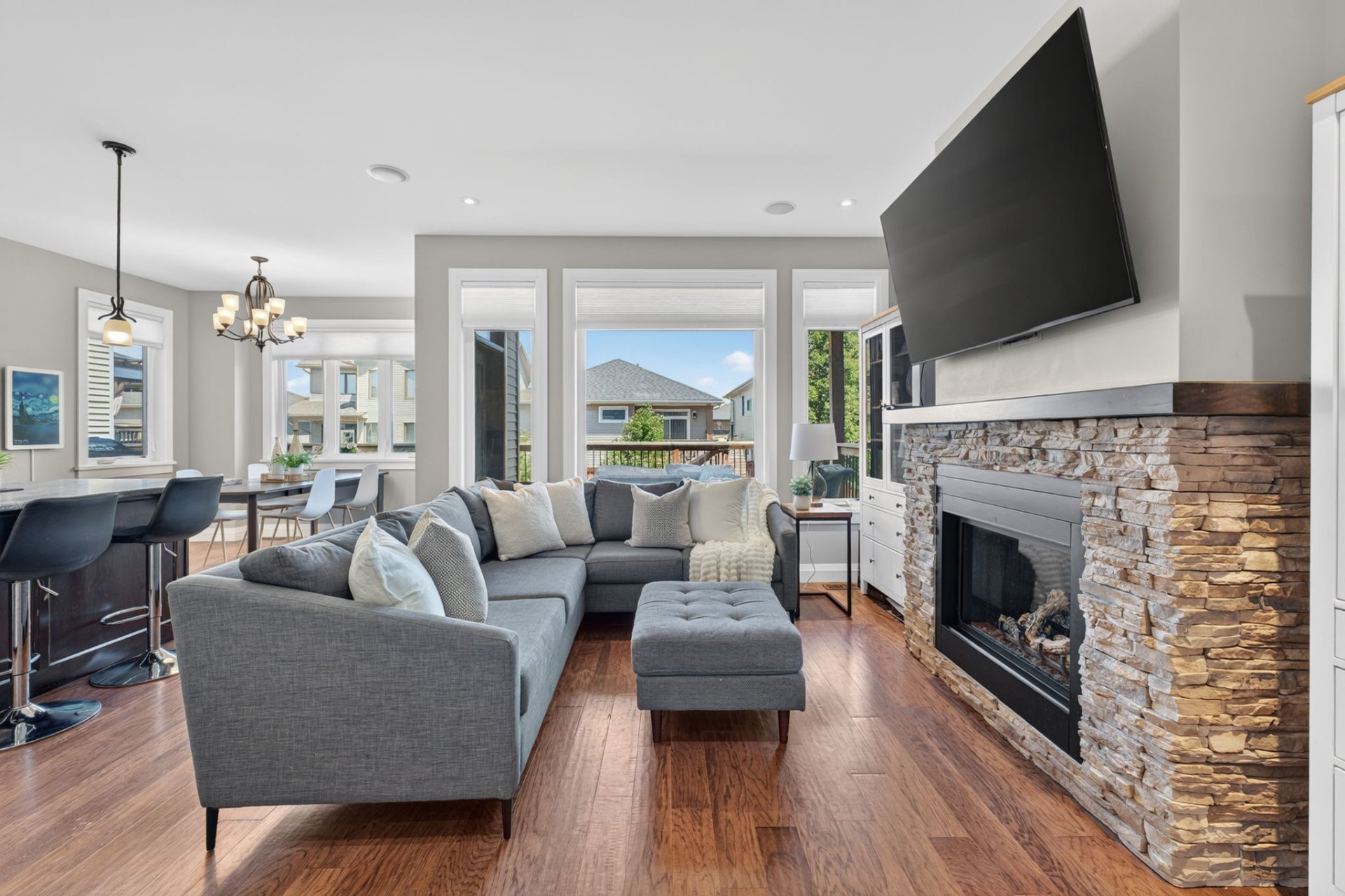 Cultured stone fireplace detail
